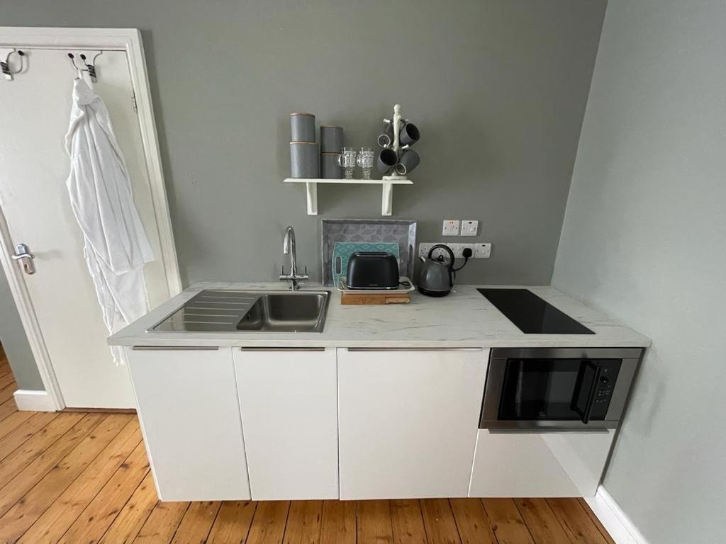 6 New Street Selfcatering Bnb Studio 1 بانتري المظهر الخارجي الصورة